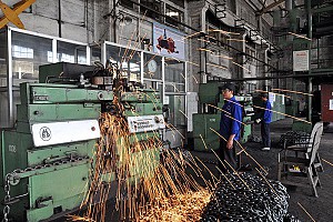 NHÀ MÁY NHẬT TƯỜNG TUYỂN 1 NAM